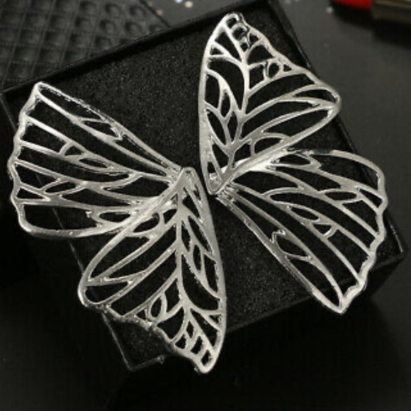 New Butterfly 🦋 Silver Stud Earrings A Pair/set - Picture 2 of 5